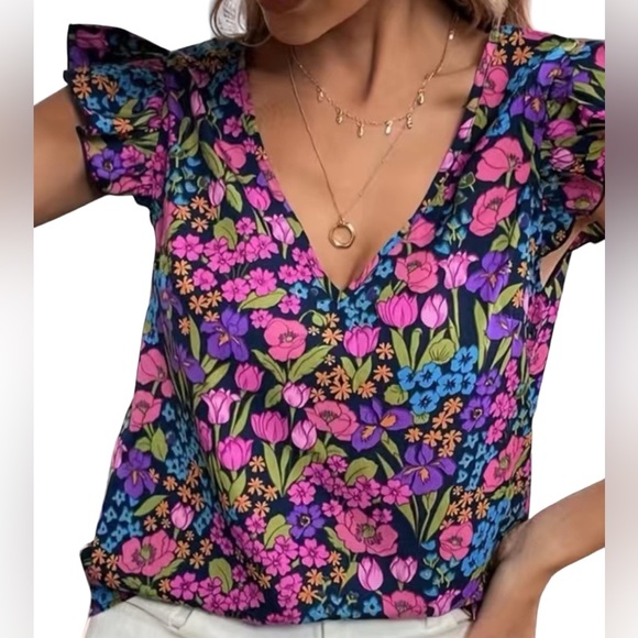 New! Beautiful Floral Print Bulbs Tulip Iris V Neck Ruffled Short Sleeves - Picture 1 of 7